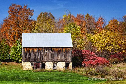 Autumn Barn_17884.jpg - Photographed near Perth, Ontario, Canada.